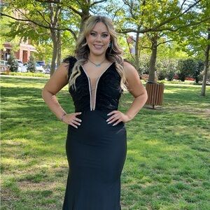 Elegant Black Feather-Trimmed Evening Dress